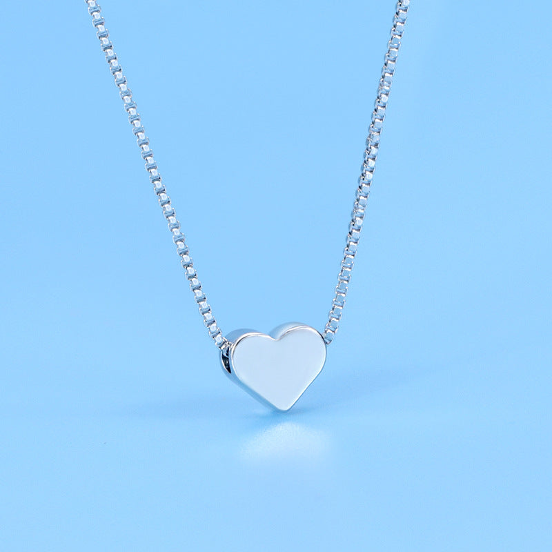 Delicate small heart shape short necklace