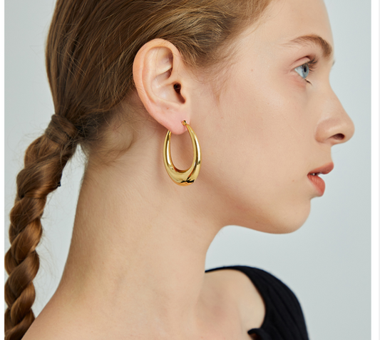 Gold egg-shaped gold earrings