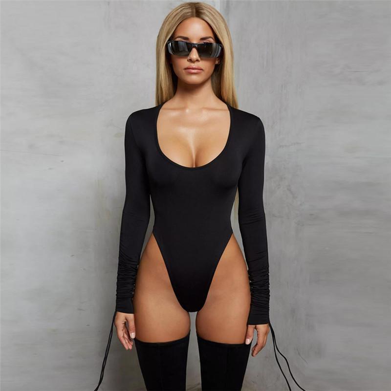 Tight U-neck Long Sleeve T-shirtSolid color round neck long sleeve bodysuit