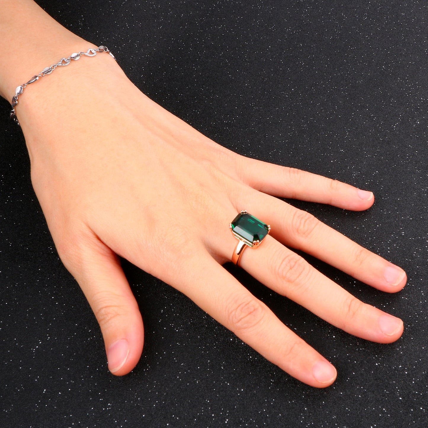 Popular anel quadrado de esmeralda