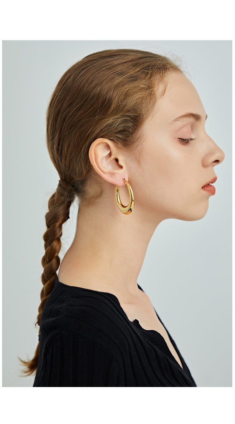 Gold egg-shaped gold earrings