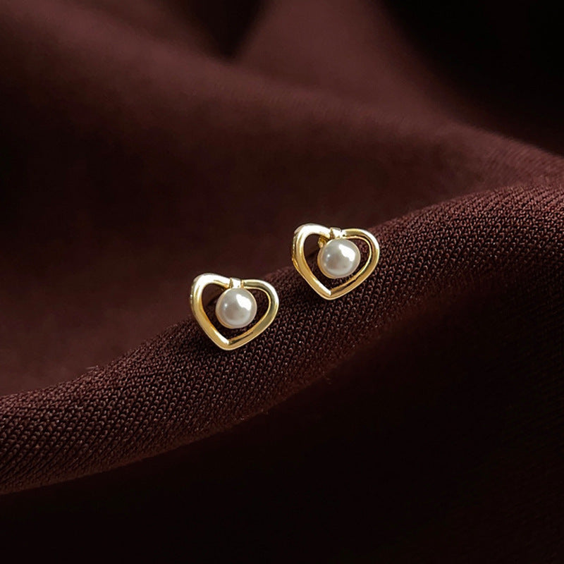 Heart Pearl Stud Light Luxury Earrings