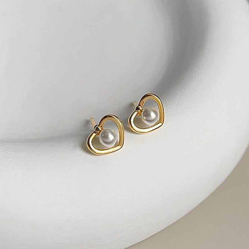 Heart Pearl Stud Light Luxury Earrings